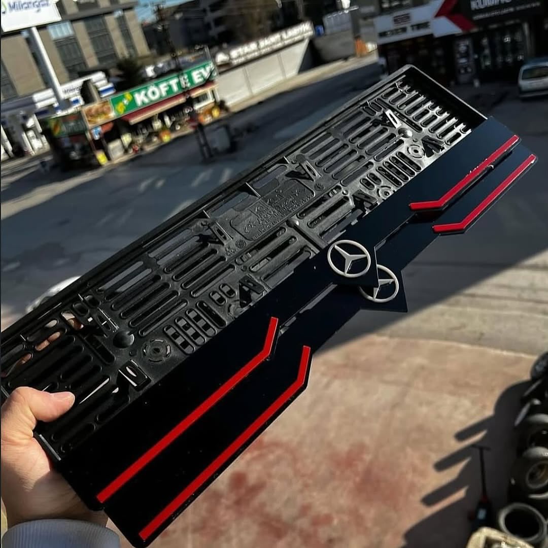 Piano Black Kırmızı Şerit Logo Plakalık